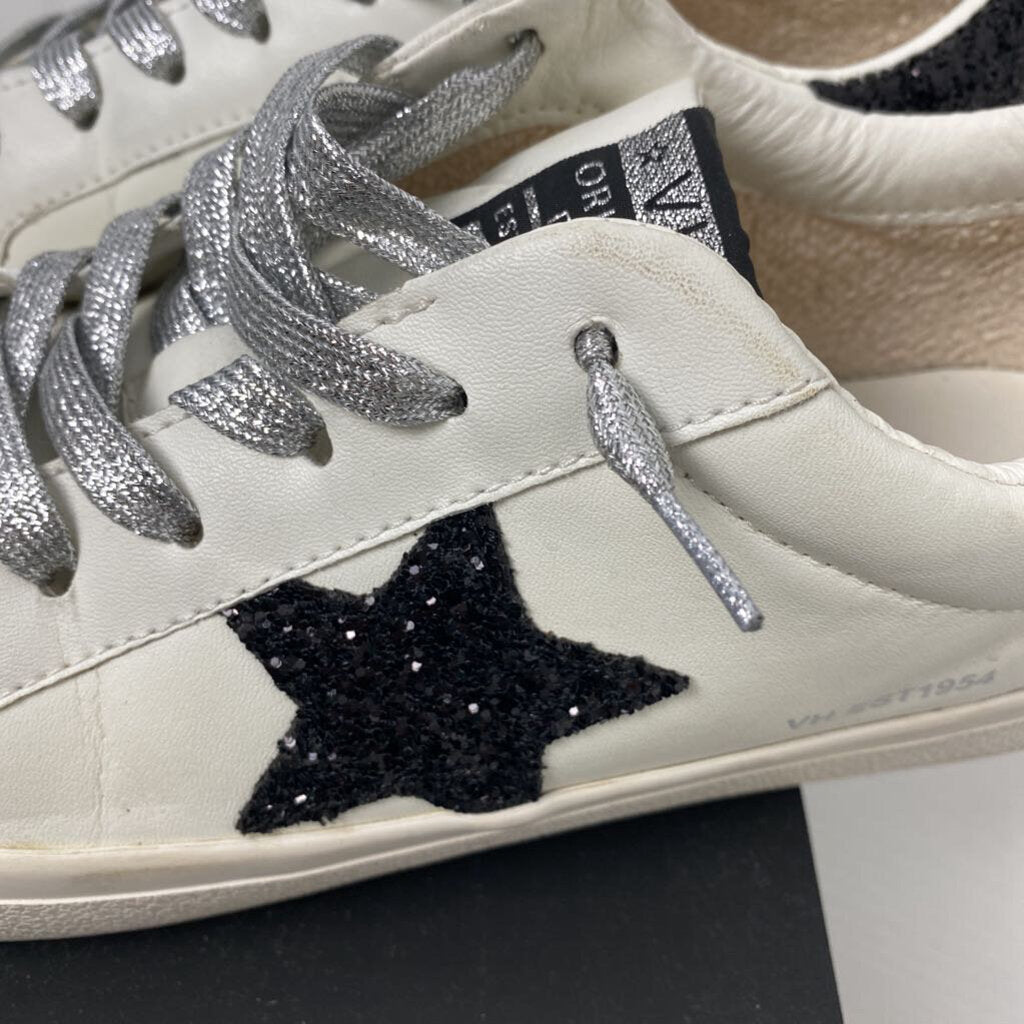 TENNIS SHOES