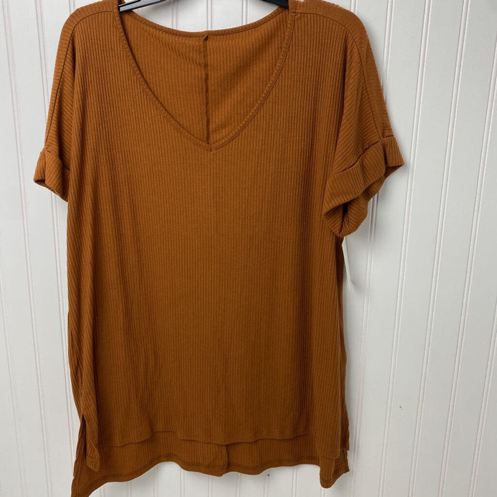 SHORT SLEEVE RIBBED KNIT TOP