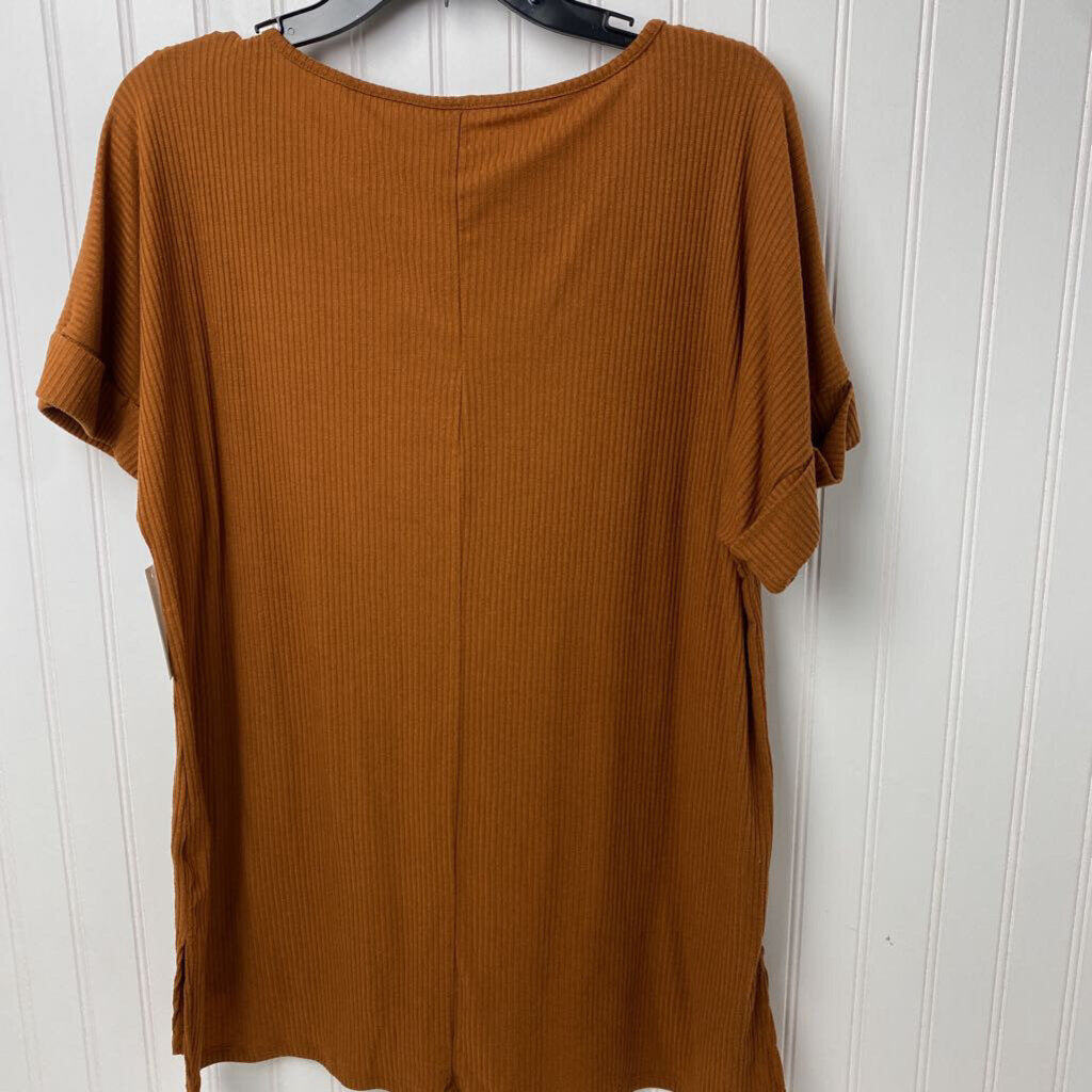 SHORT SLEEVE RIBBED KNIT TOP