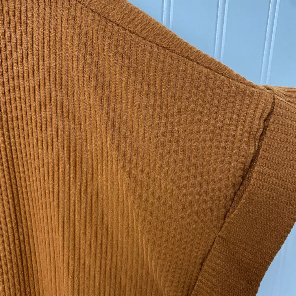 SHORT SLEEVE RIBBED KNIT TOP