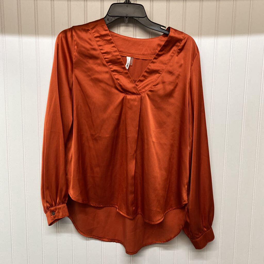 SATIN V NECK TOP