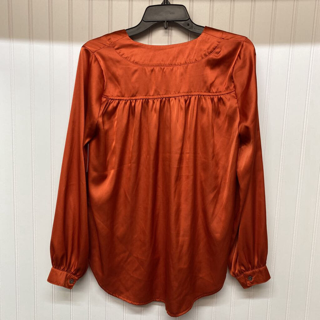 SATIN V NECK TOP
