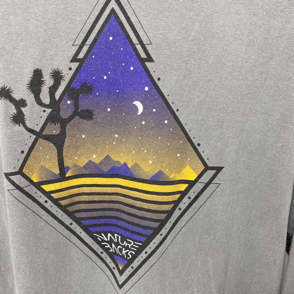 LONG SLEEVE GRAPHIC TEE