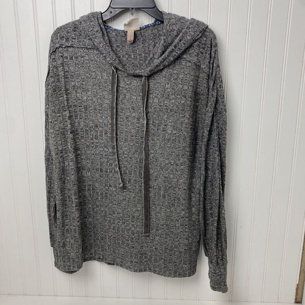 HOODED LONG SLEEVED