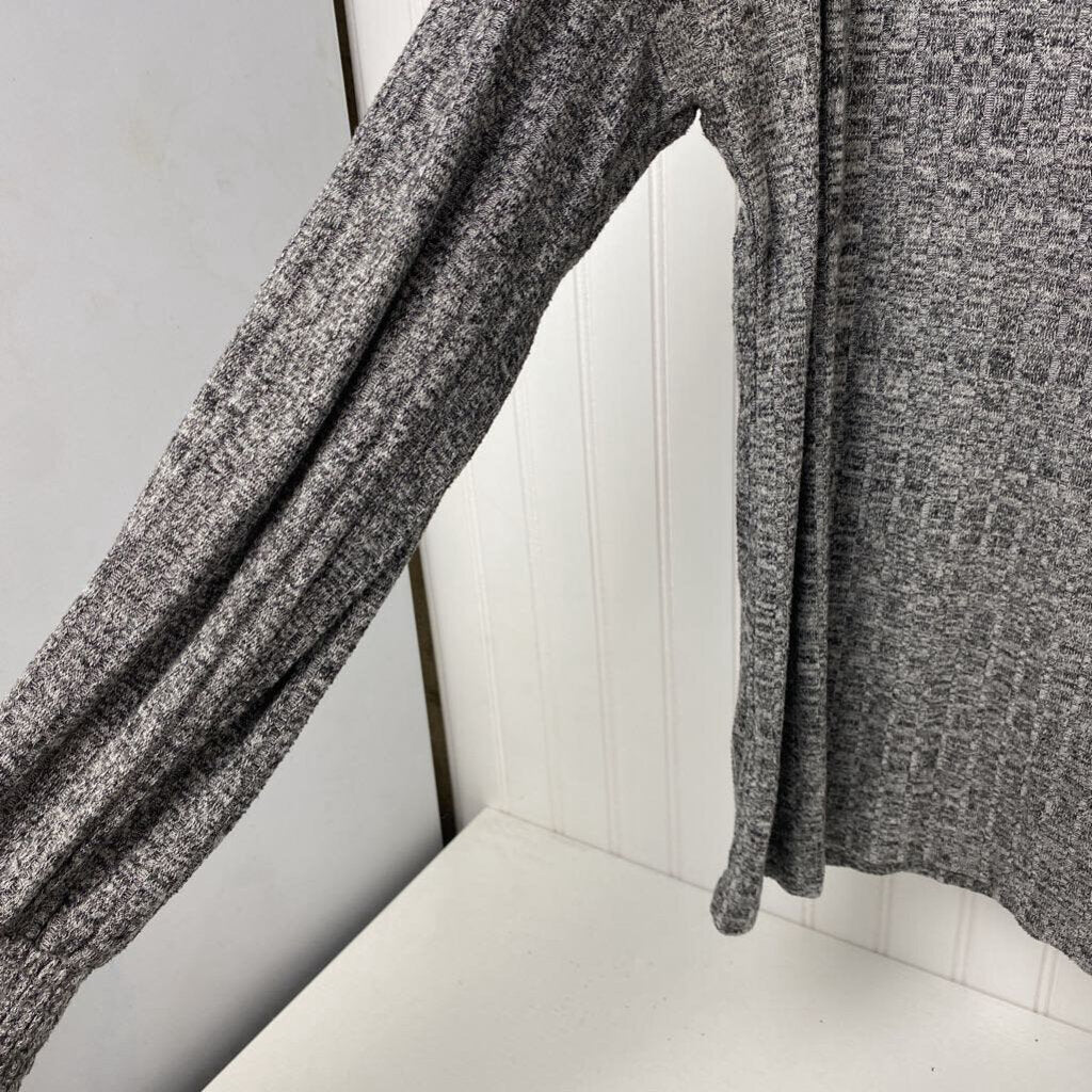 HOODED LONG SLEEVED