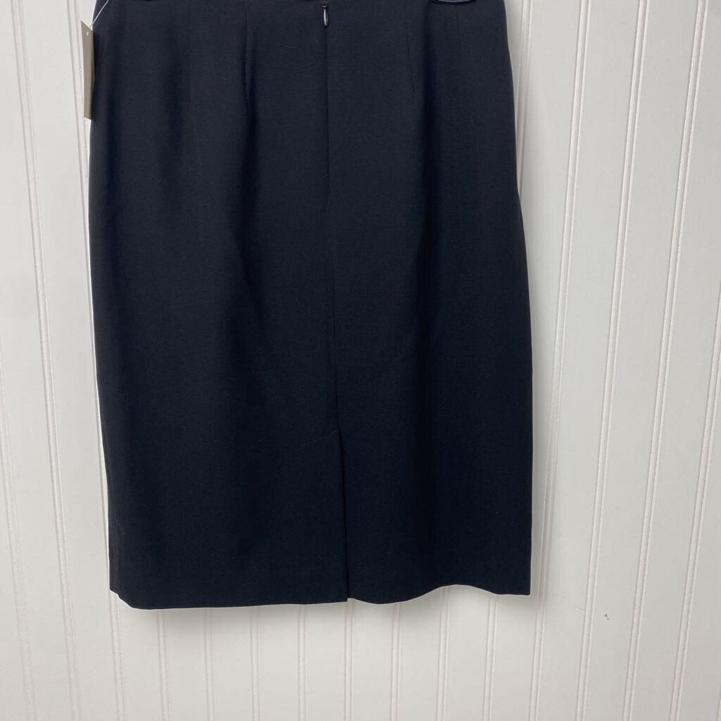 PENCIL STYLE SKIRT
