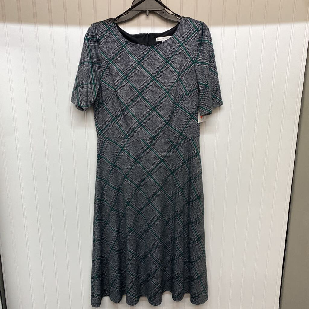 SHORT SLEEVED PLAID DRESS
