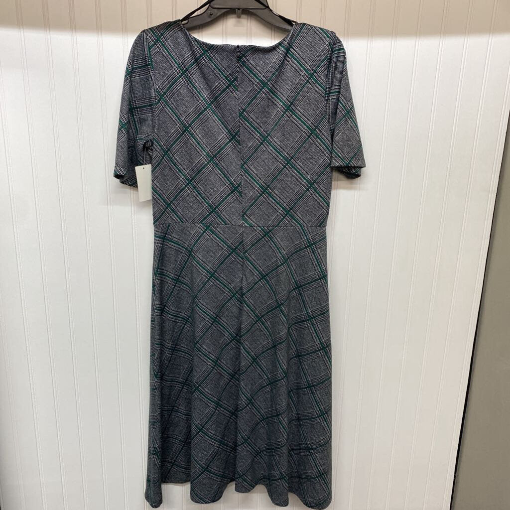 SHORT SLEEVED PLAID DRESS