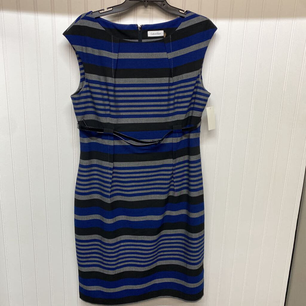 CAP SLEEVED PLEATED DRESS
