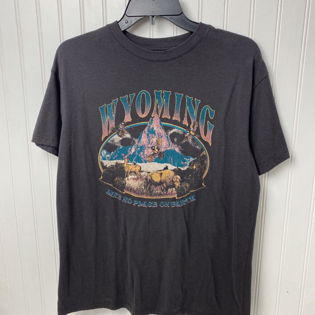 WYOMING GRAPHIC TEE