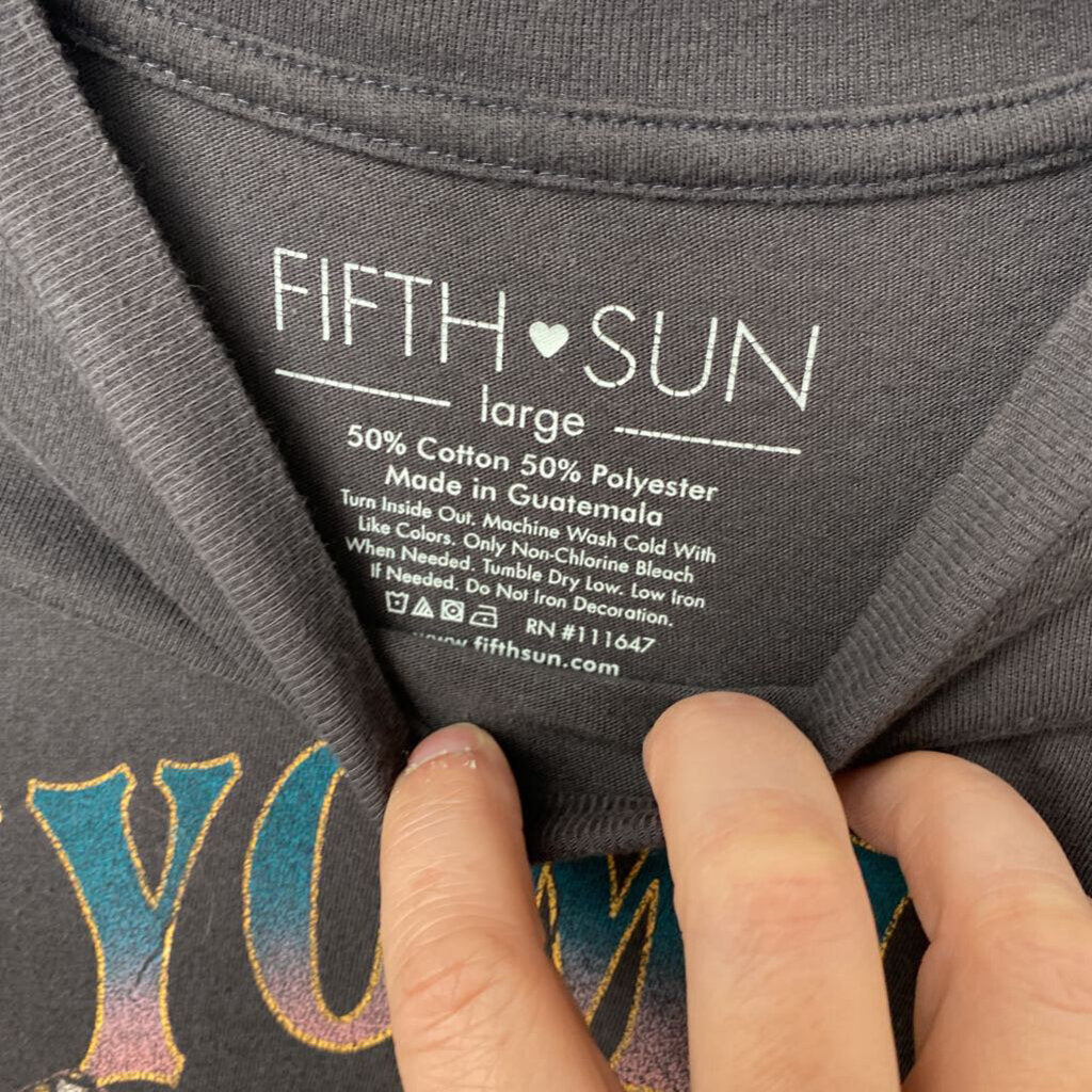 WYOMING GRAPHIC TEE