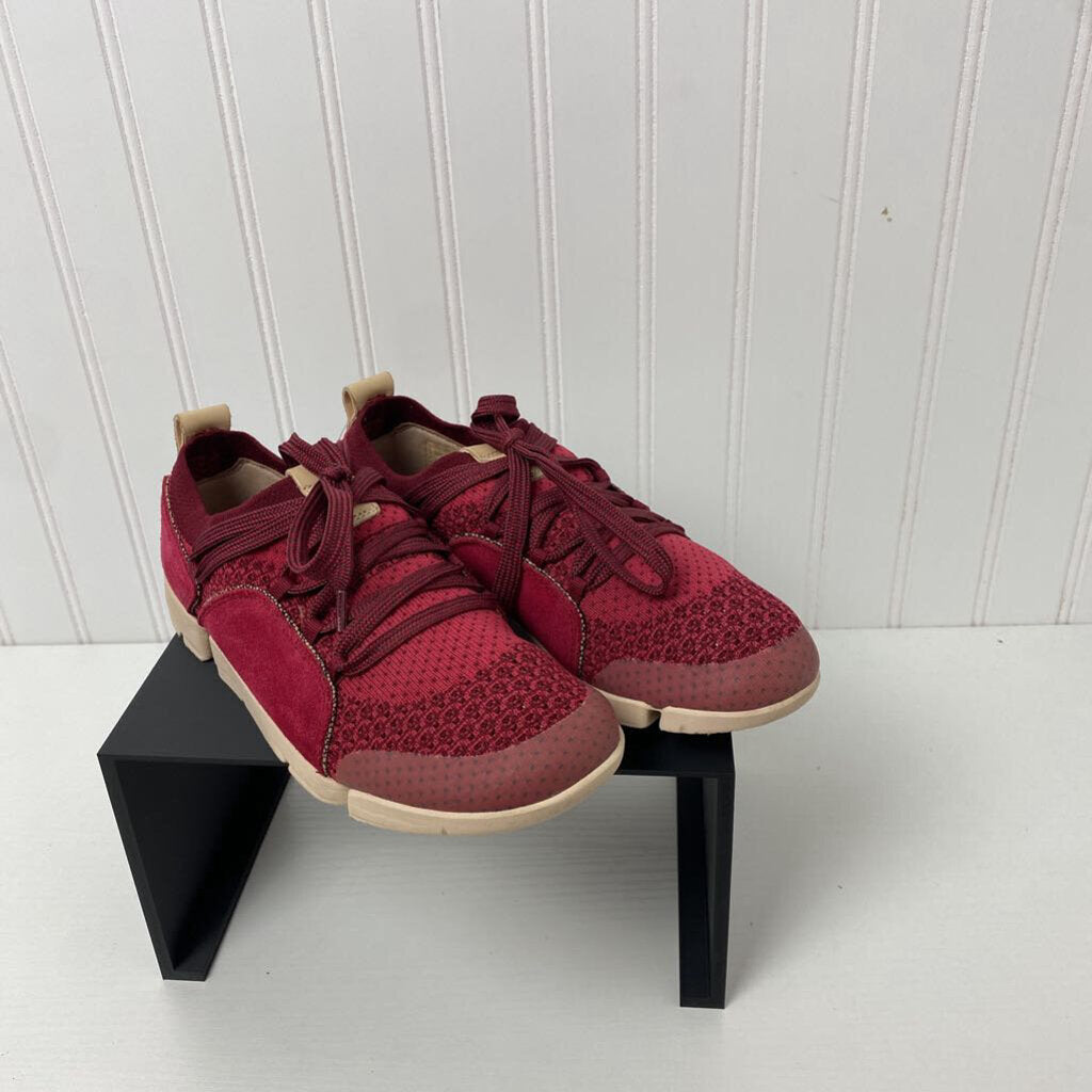 TENNIS SHOES