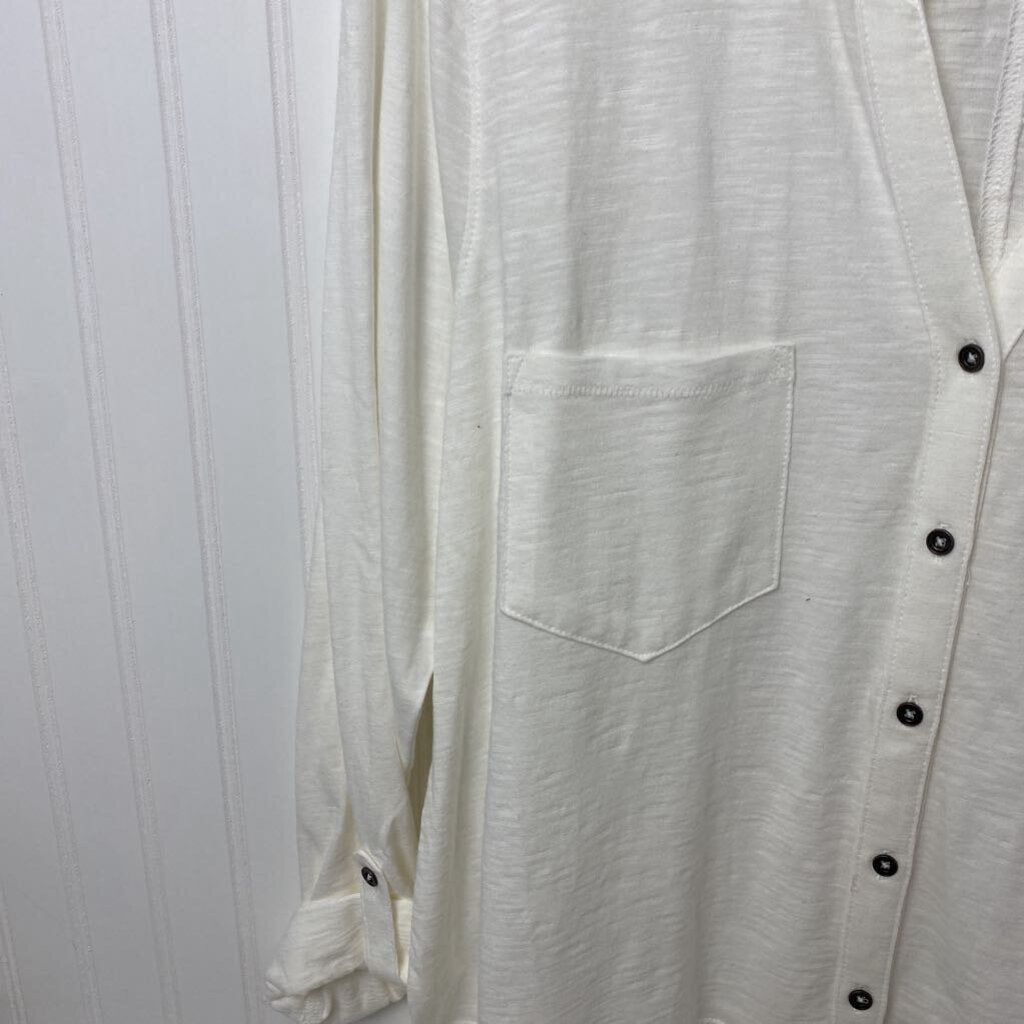BUTTON DOWN WITH POCKETS