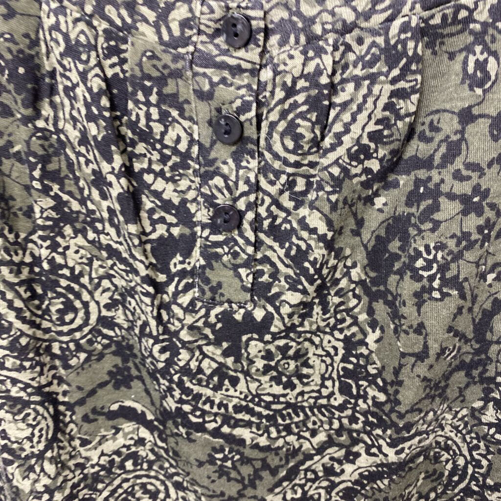 LONG SLEEVED WITH 3 BUTTONS
