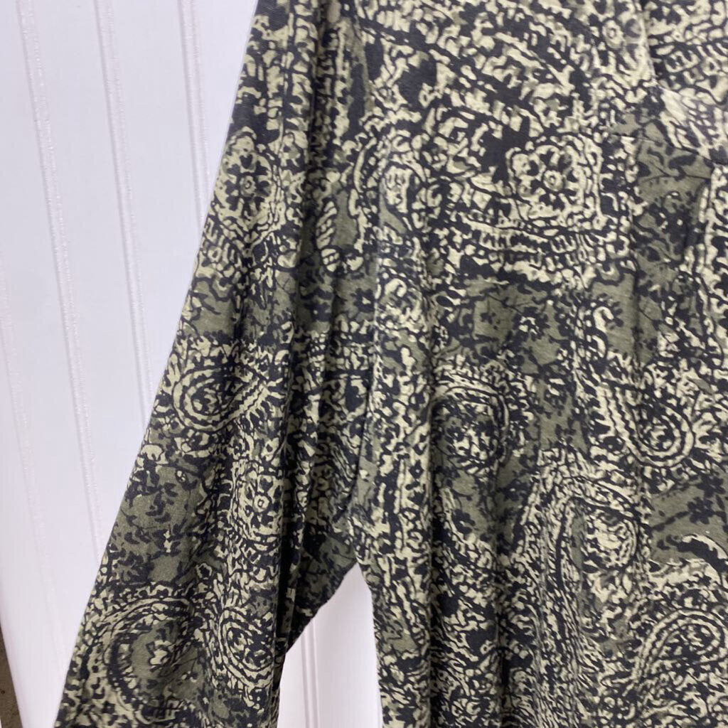 LONG SLEEVED WITH 3 BUTTONS
