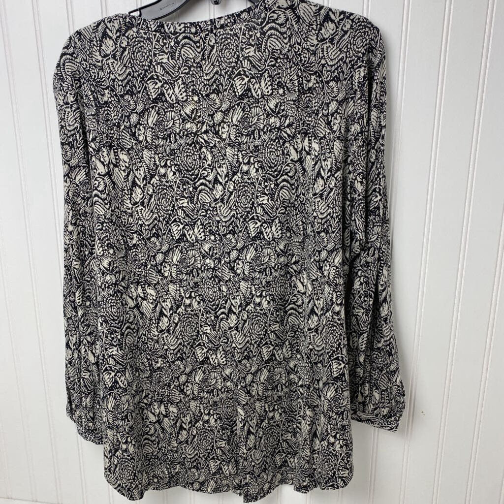 1/4 BUTTON V NECK LONG SLEEVED