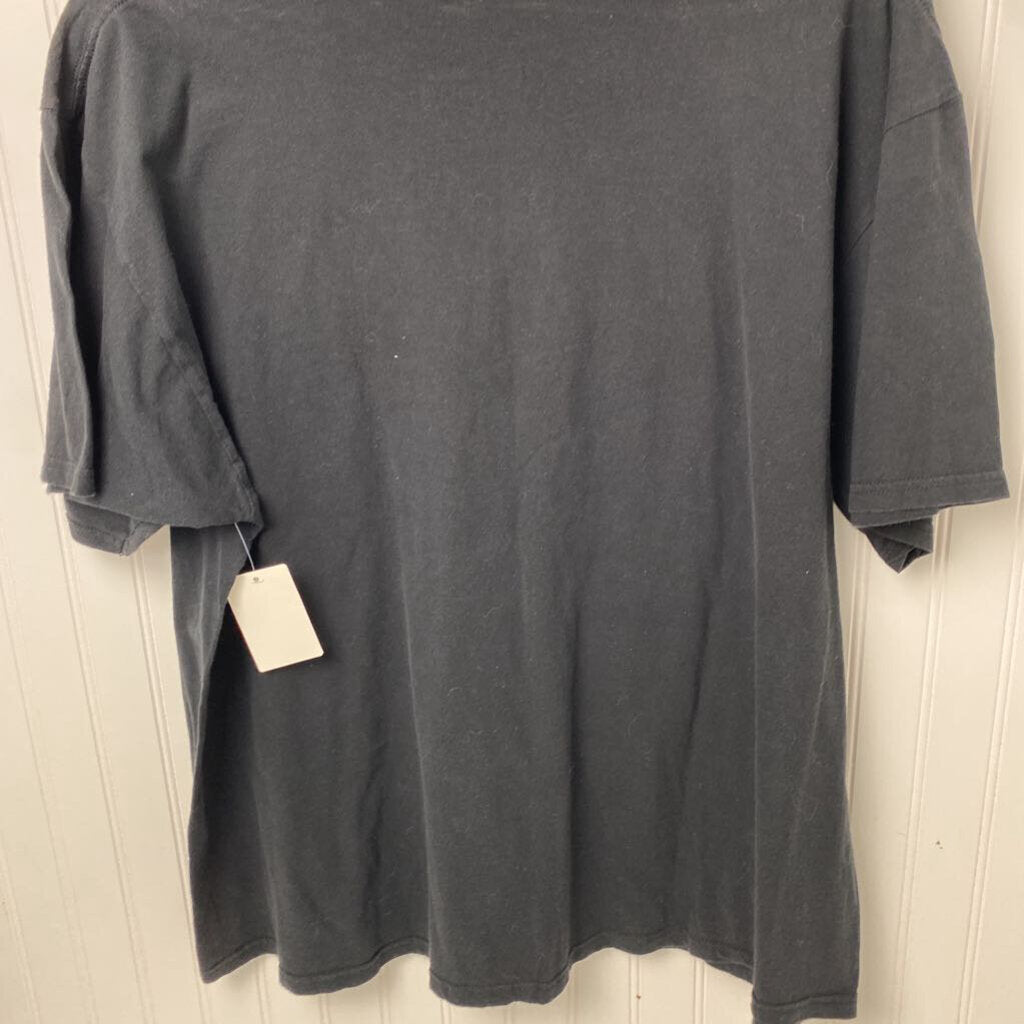 MENS GRAPHIC TEE
