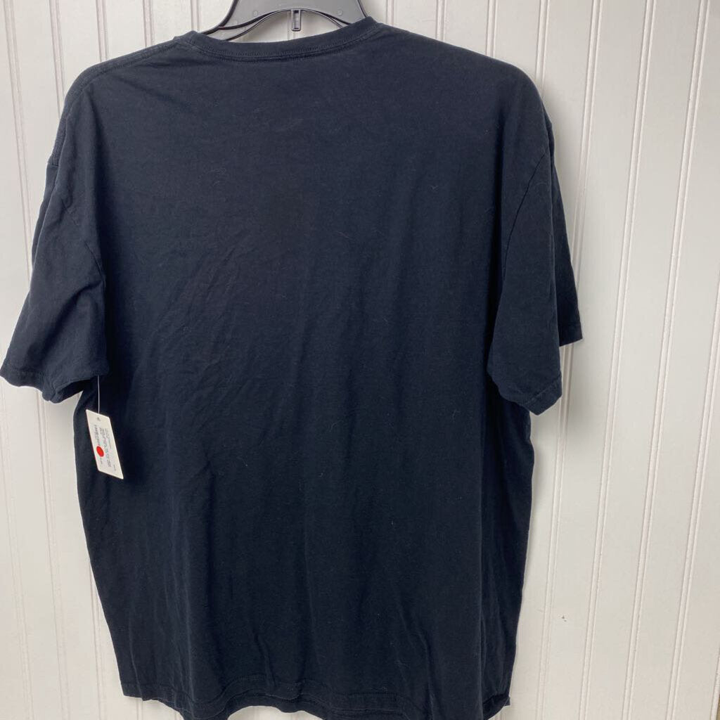 MENS GRAPHIC TEE