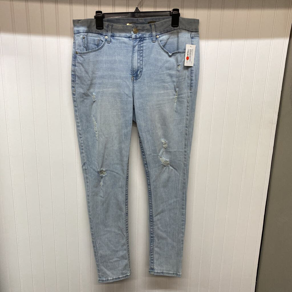 DISTRESSED SKINNY JEANS
