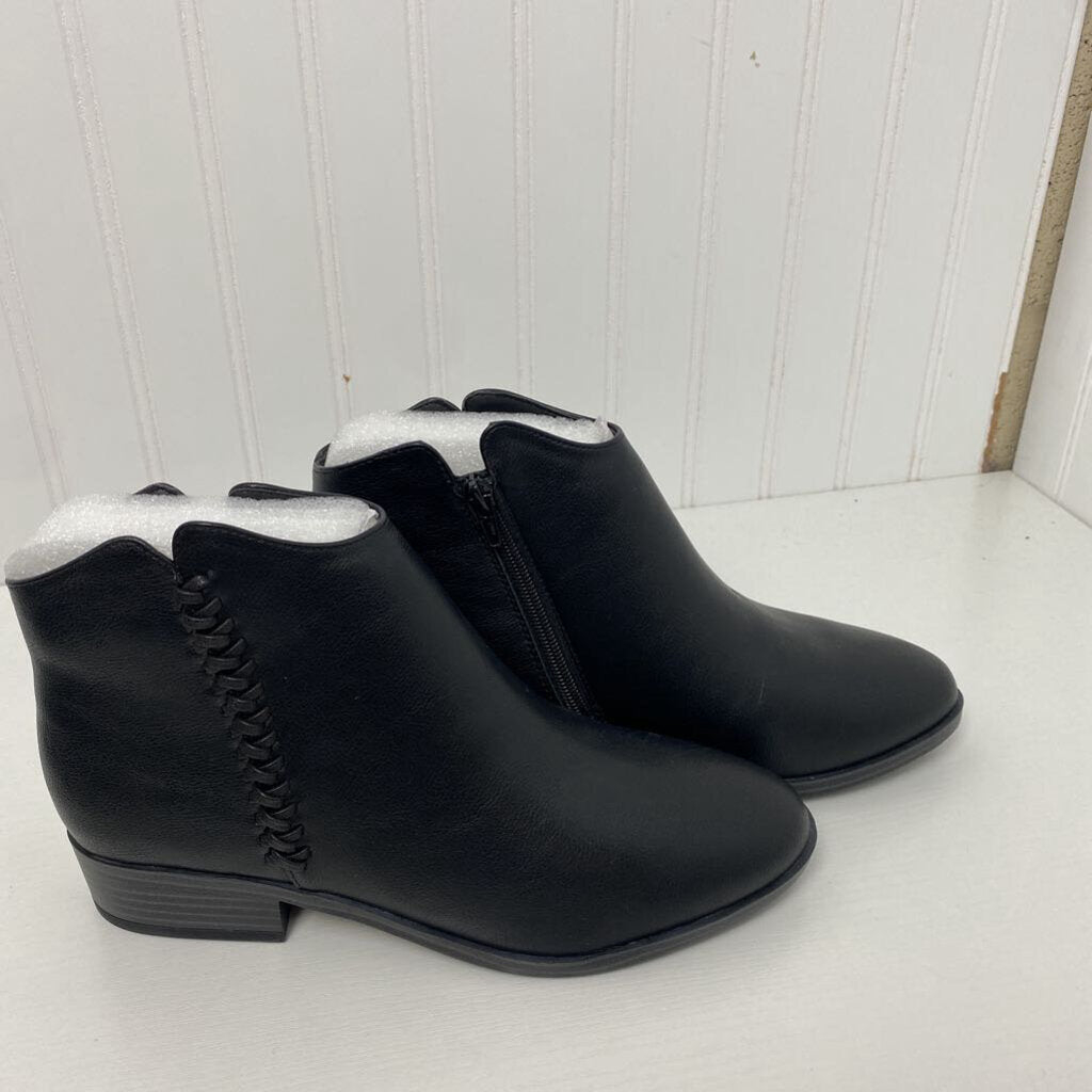 ANKLE BOOTS W/BRAIDED TRIM