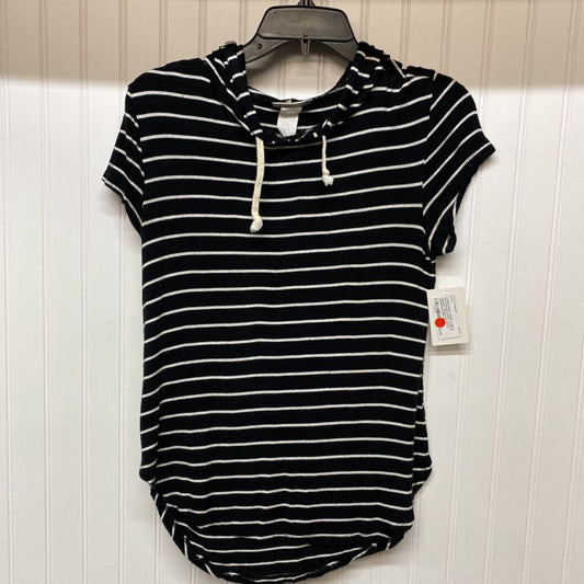 SHORT SLEEVE HOODED TEE