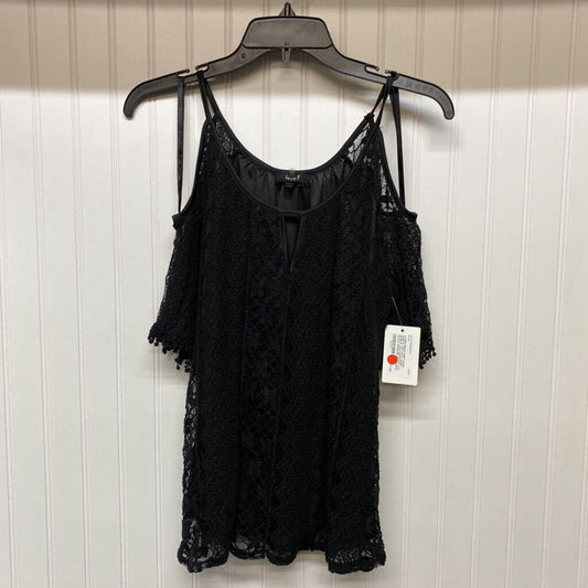 SHORT SLEEVE COLD SHOULDER TOP