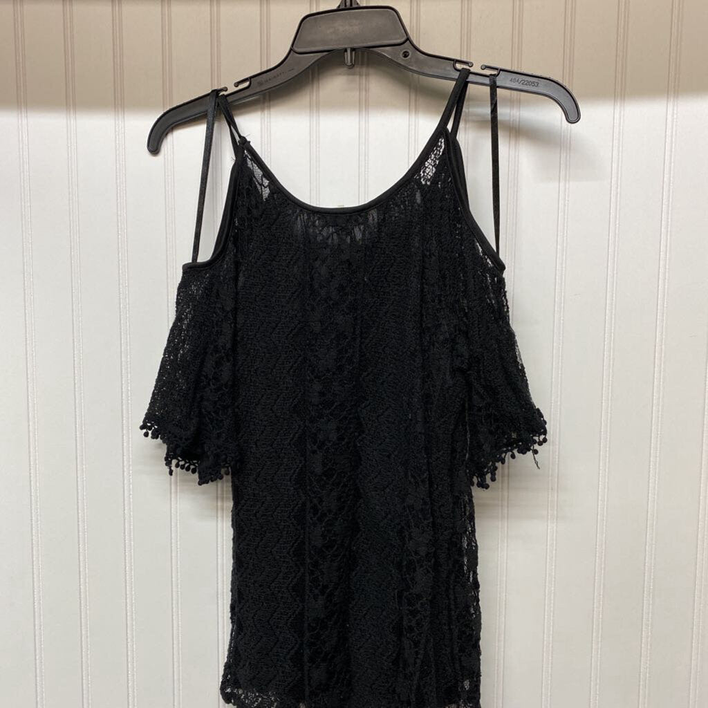 SHORT SLEEVE COLD SHOULDER TOP