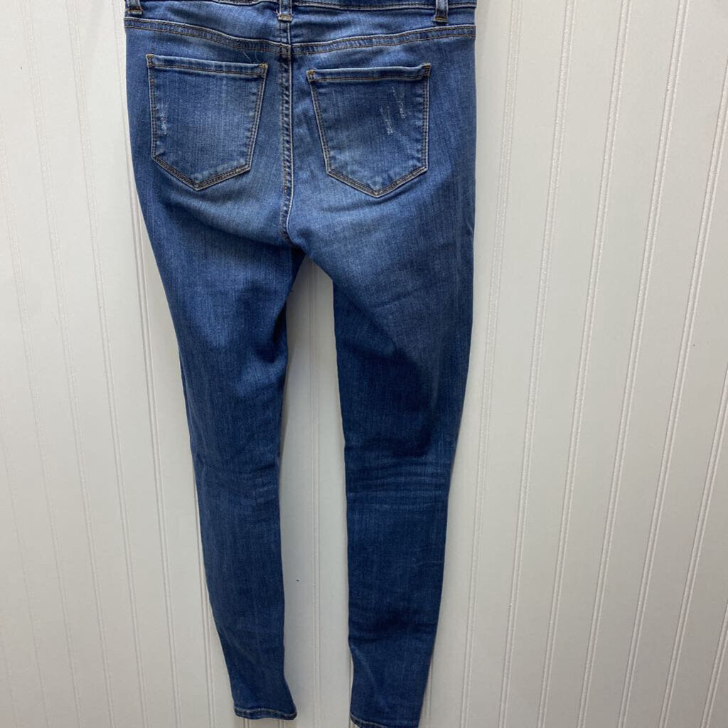 DISTRESSED SKINNY JEANS