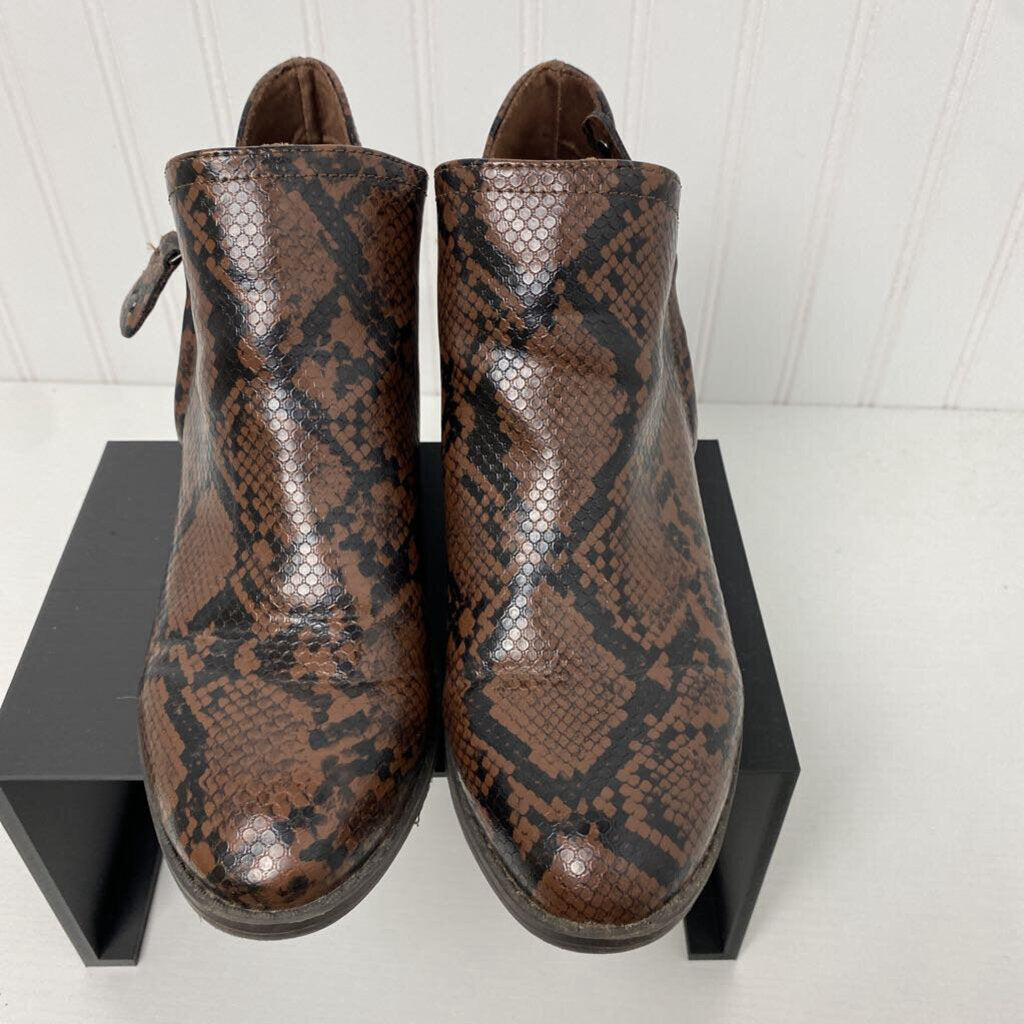 ANKLE BOOTS