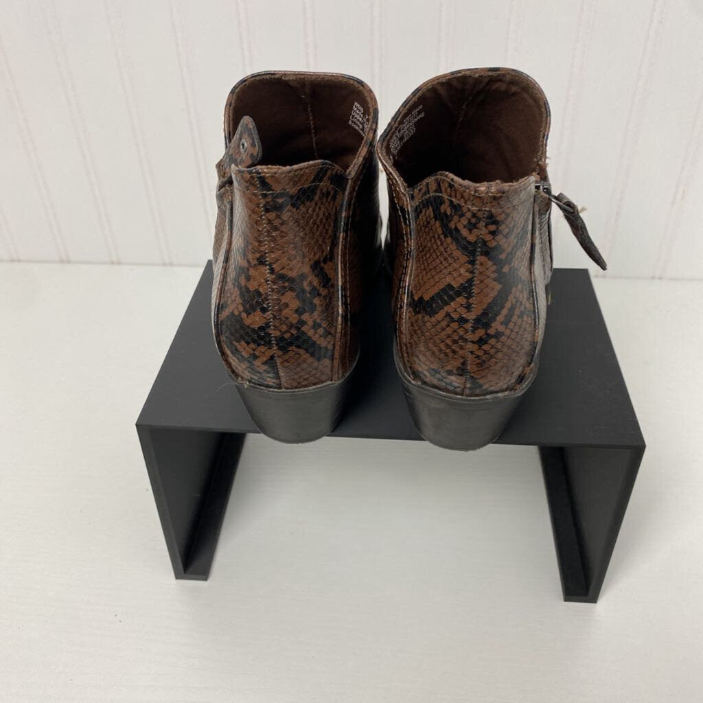 ANKLE BOOTS