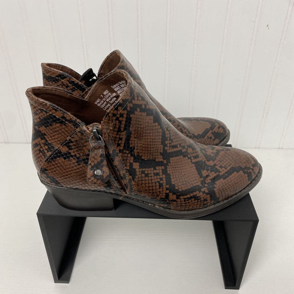 ANKLE BOOTS
