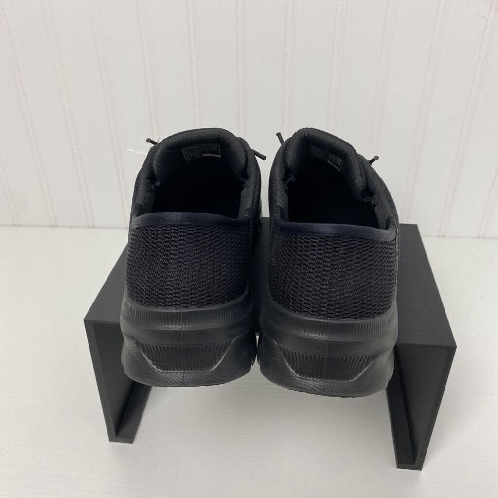 SLIP ON TENNIS SHOES