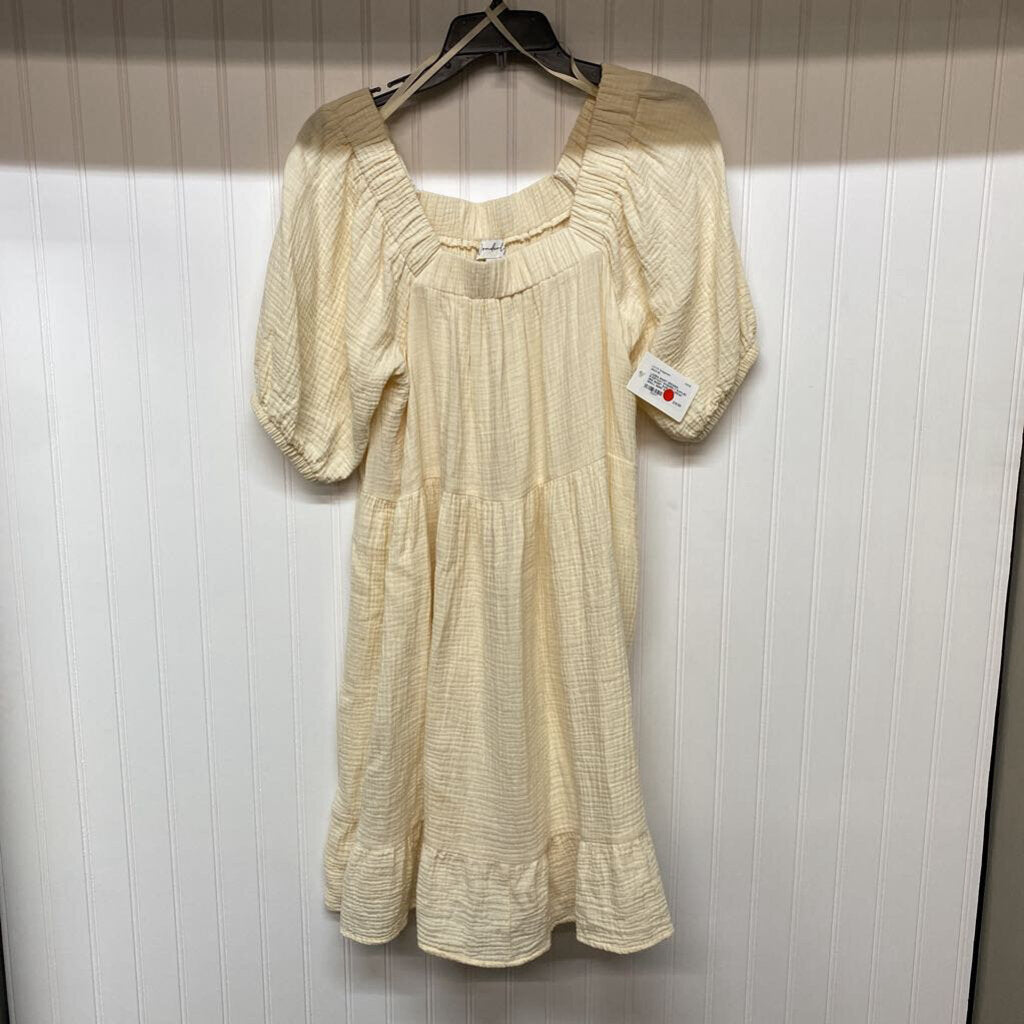 RUFFLED HEM SHORT SLEEVED