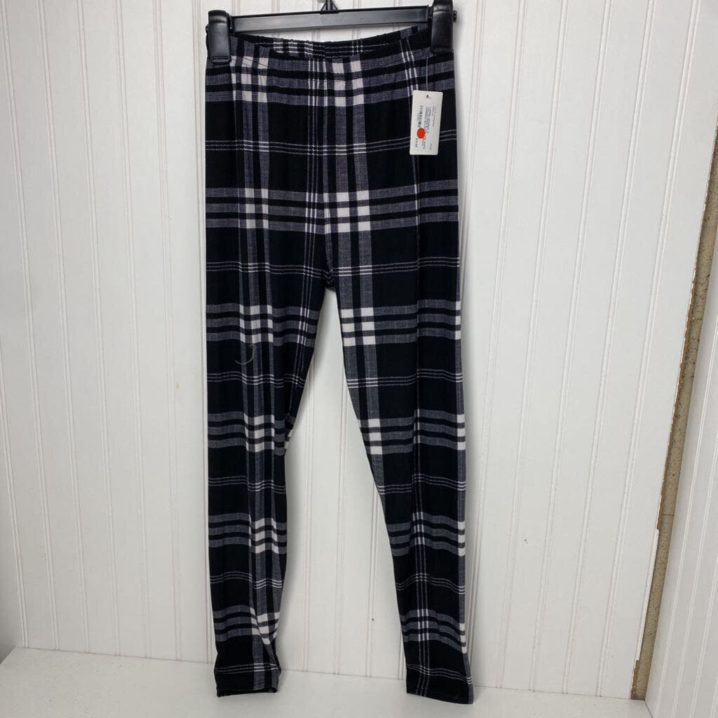 BLACK AND WHITE LEGGINGS