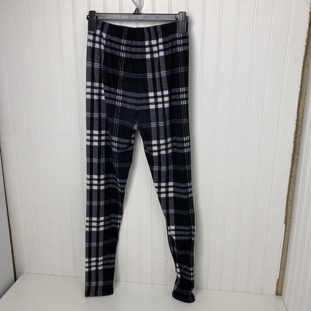 BLACK AND WHITE LEGGINGS