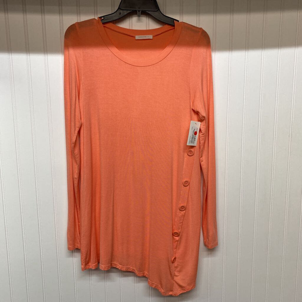 *L/S TUNIC WITH ACCENT BUTTON ON SIDE