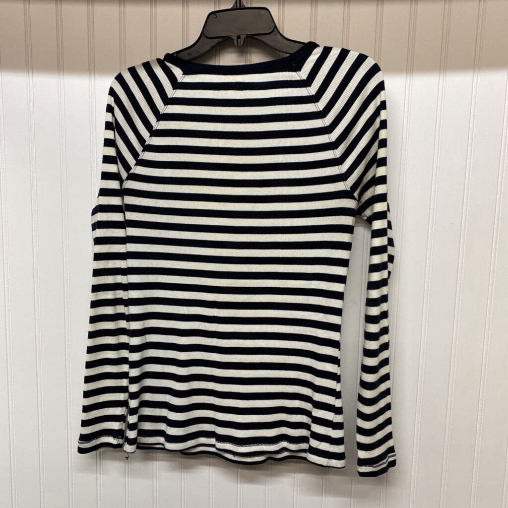BASIC L/S RIBBED TOP WITH ACCENT BUTTON ON LEFT SHOULDER