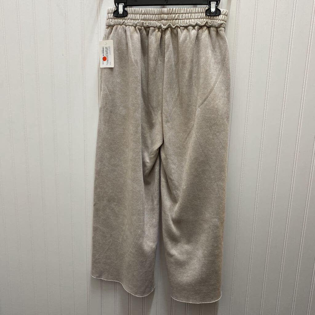 WIDE LEGGED SWEATPANTS