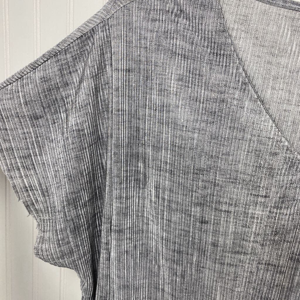 SHORT SLEEVE KNIT TOP