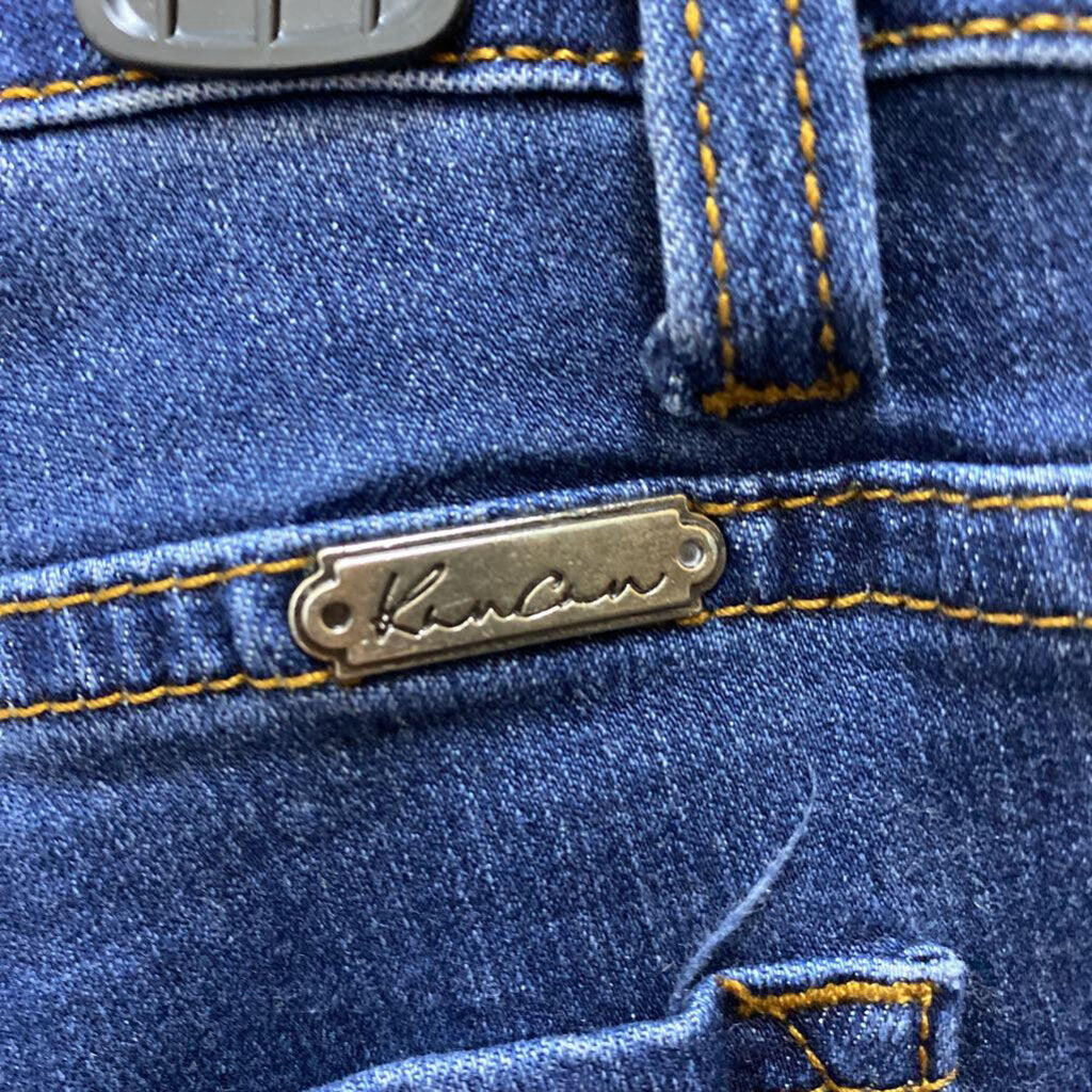 SKINNY LEGGED JEANS