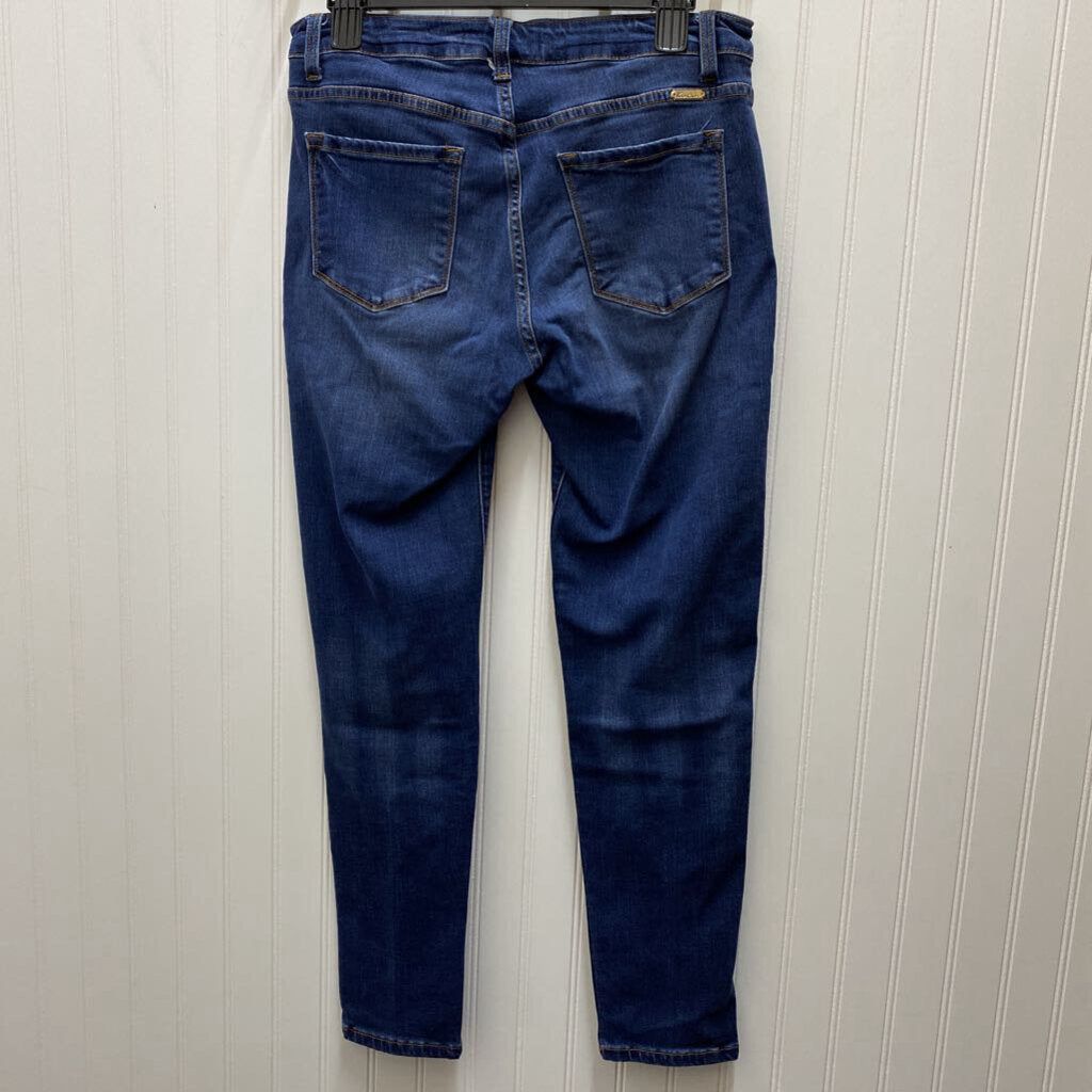 SKINNY LEGGED JEANS