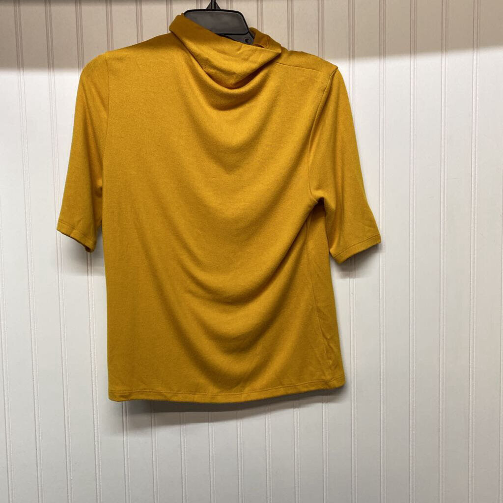 SHORT SLEEVE MOCK NECK TOP