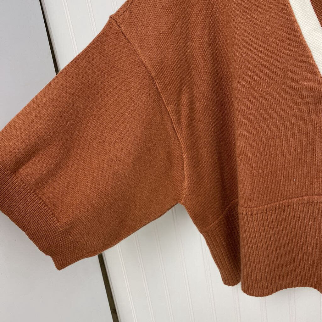 CROPPED WIDE ARMED SWEATER