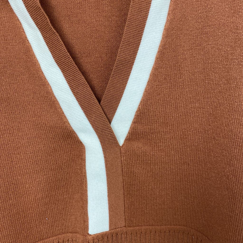 CROPPED WIDE ARMED SWEATER