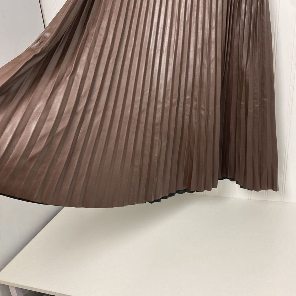 PLEATED PLEATHER SKIRT