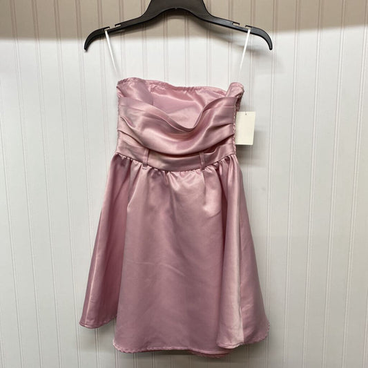 *STRAPLESS PINK SHORT SATIN