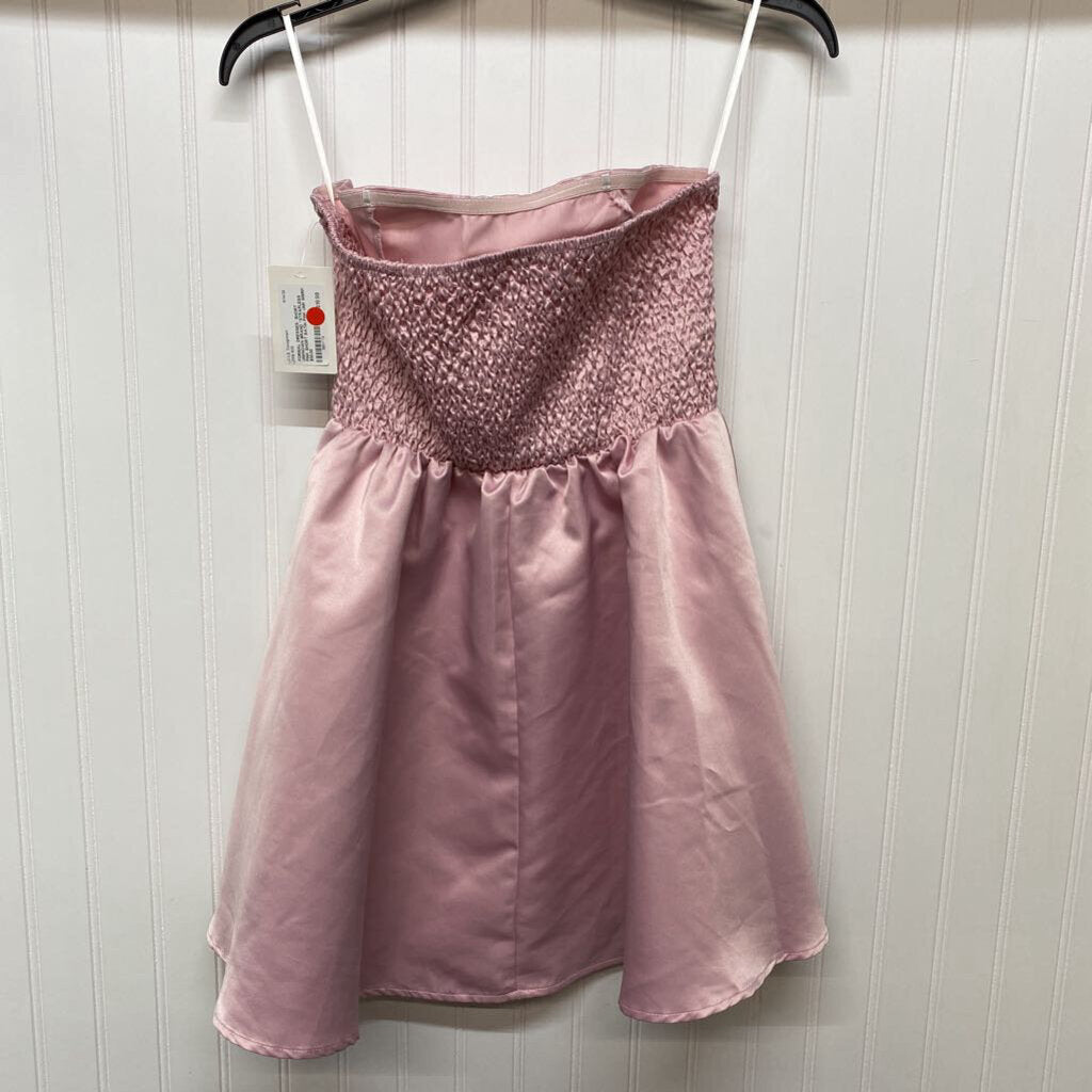 *STRAPLESS PINK SHORT SATIN