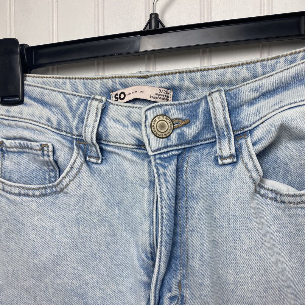 LADIES LIGHT WASH JEANS