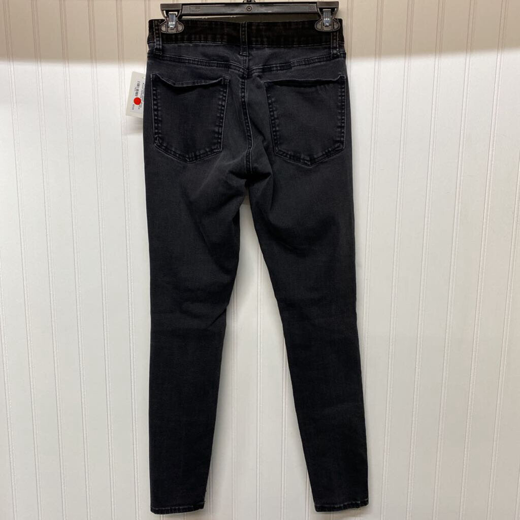 *DISTRESSED SKINNY JEANS