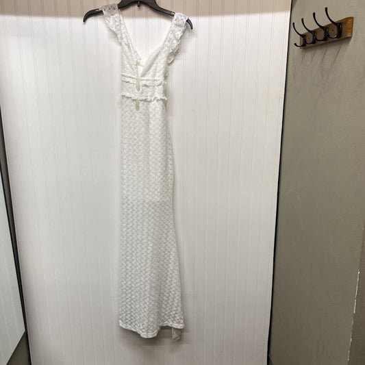 *HALTER WHITE LONG LACE DRESS